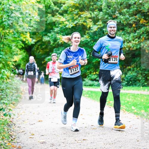 12.10.2025 - Bramfelder Halbmarathon 2025 Dr. Thomas Lammeyer http://msf.ph/oto/9355307 12.10.2025 10:53:19 Laufen 2127, 2125 meine-sportfotos.de