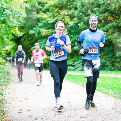 12.10.2025 - Bramfelder Halbmarathon 2025 Dr. Thomas Lammeyer http://msf.ph/oto/9355309 12.10.2025 10:53:19 Laufen 2127, 2125 meine-sportfotos.de