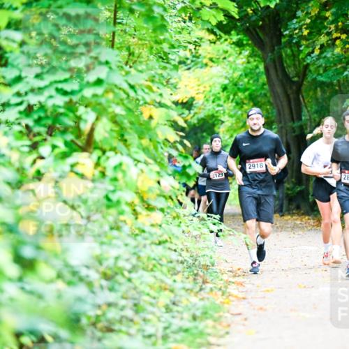 12.10.2025 - Bramfelder Halbmarathon 2025 Dr. Thomas Lammeyer http://msf.ph/oto/9355339 12.10.2025 10:53:30 Laufen 129, 2918, 2848 meine-sportfotos.de