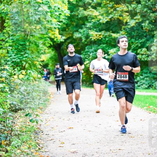 12.10.2025 - Bramfelder Halbmarathon 2025 Dr. Thomas Lammeyer http://msf.ph/oto/9355376 12.10.2025 10:53:36 Laufen 18, 2869, 2848 meine-sportfotos.de