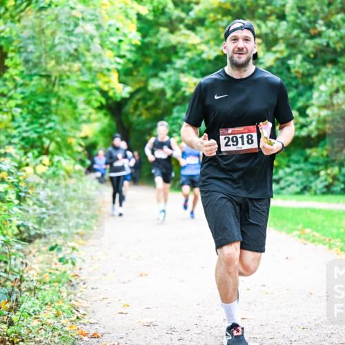 12.10.2025 - Bramfelder Halbmarathon 2025 Dr. Thomas Lammeyer http://msf.ph/oto/9355396 12.10.2025 10:53:39 Laufen 2918 meine-sportfotos.de