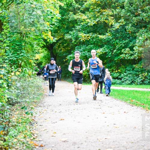12.10.2025 - Bramfelder Halbmarathon 2025 Dr. Thomas Lammeyer http://msf.ph/oto/9355397 12.10.2025 10:53:40 Laufen 129, 2543, 2988 meine-sportfotos.de