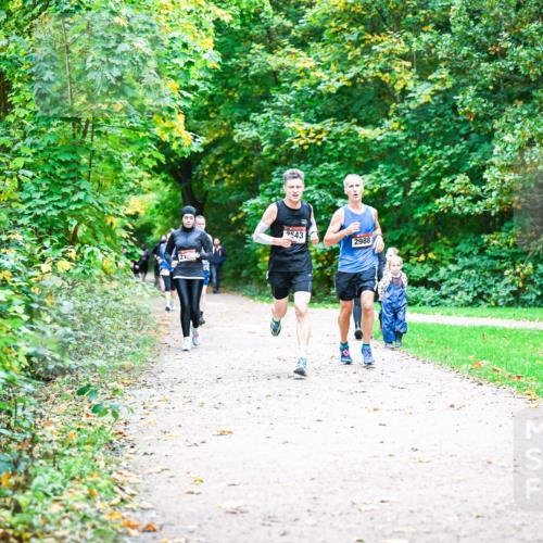 12.10.2025 - Bramfelder Halbmarathon 2025 Dr. Thomas Lammeyer http://msf.ph/oto/9355399 12.10.2025 10:53:40 Laufen 21, 2543, 2988 meine-sportfotos.de
