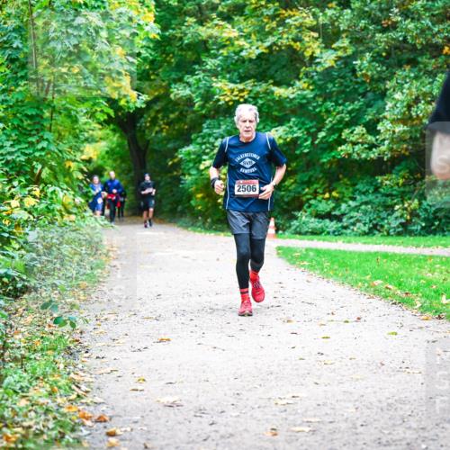 12.10.2025 - Bramfelder Halbmarathon 2025 Dr. Thomas Lammeyer http://msf.ph/oto/9355690 12.10.2025 10:54:31 Laufen 2506 meine-sportfotos.de