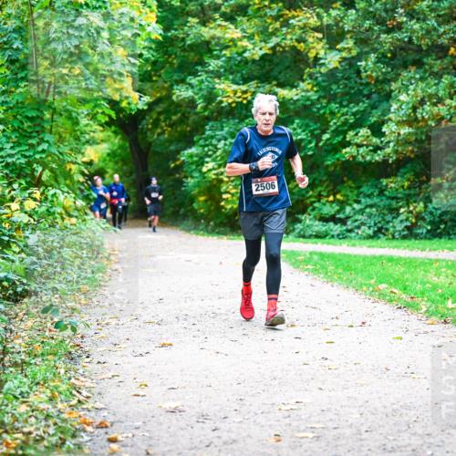 12.10.2025 - Bramfelder Halbmarathon 2025 Dr. Thomas Lammeyer http://msf.ph/oto/9355692 12.10.2025 10:54:32 Laufen 2506 meine-sportfotos.de