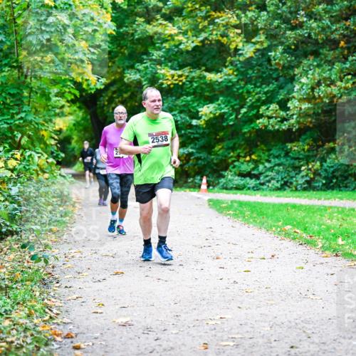 12.10.2025 - Bramfelder Halbmarathon 2025 Dr. Thomas Lammeyer http://msf.ph/oto/9355795 12.10.2025 10:54:52 Laufen 2538 meine-sportfotos.de