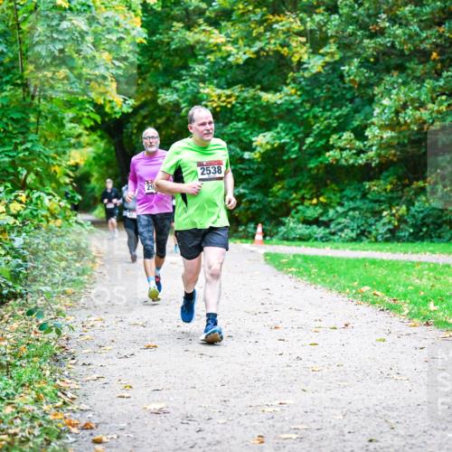 12.10.2025 - Bramfelder Halbmarathon 2025 Dr. Thomas Lammeyer http://msf.ph/oto/9355796 12.10.2025 10:54:52 Laufen 2538 meine-sportfotos.de
