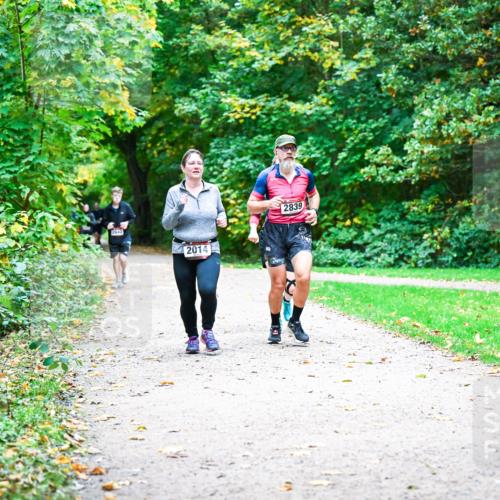 12.10.2025 - Bramfelder Halbmarathon 2025 Dr. Thomas Lammeyer http://msf.ph/oto/9355821 12.10.2025 10:54:57 Laufen 2643, 2014, 2839 meine-sportfotos.de
