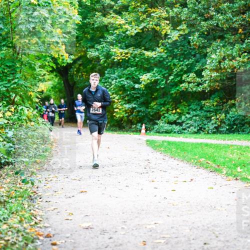 12.10.2025 - Bramfelder Halbmarathon 2025 Dr. Thomas Lammeyer http://msf.ph/oto/9355848 12.10.2025 10:55:01 Laufen 2642 meine-sportfotos.de