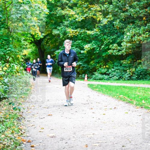 12.10.2025 - Bramfelder Halbmarathon 2025 Dr. Thomas Lammeyer http://msf.ph/oto/9355855 12.10.2025 10:55:02 Laufen 2642 meine-sportfotos.de