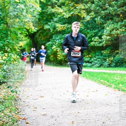 12.10.2025 - Bramfelder Halbmarathon 2025 Dr. Thomas Lammeyer http://msf.ph/oto/9355864 12.10.2025 10:55:03 Laufen 2642 meine-sportfotos.de