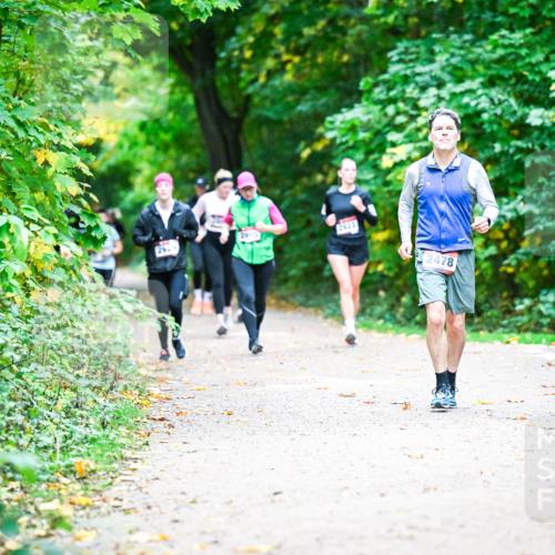 12.10.2025 - Bramfelder Halbmarathon 2025 Dr. Thomas Lammeyer http://msf.ph/oto/9355933 12.10.2025 10:55:19 Laufen 26, 9, 1923, 2478 meine-sportfotos.de