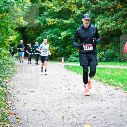 12.10.2025 - Bramfelder Halbmarathon 2025 Dr. Thomas Lammeyer http://msf.ph/oto/9356009 12.10.2025 10:55:32 Laufen 2371, 394 meine-sportfotos.de