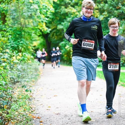 12.10.2025 - Bramfelder Halbmarathon 2025 Dr. Thomas Lammeyer http://msf.ph/oto/9356070 12.10.2025 10:55:45 Laufen 2101 meine-sportfotos.de