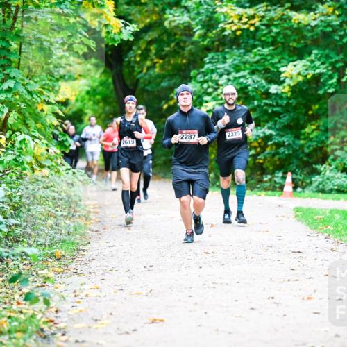 12.10.2025 - Bramfelder Halbmarathon 2025 Dr. Thomas Lammeyer http://msf.ph/oto/9356088 12.10.2025 10:55:49 Laufen 2619, 2287, 2223 meine-sportfotos.de