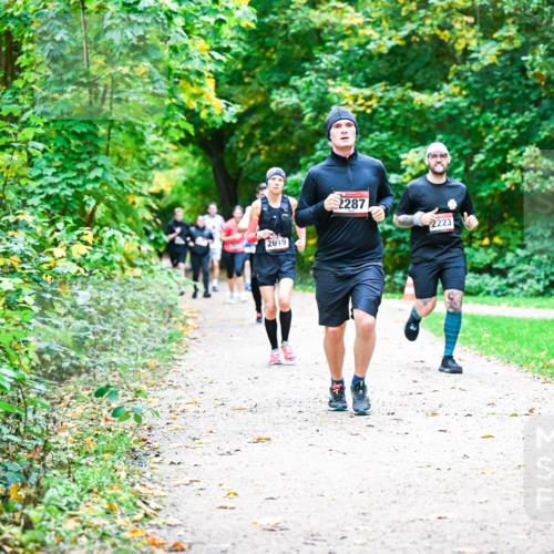 12.10.2025 - Bramfelder Halbmarathon 2025 Dr. Thomas Lammeyer http://msf.ph/oto/9356103 12.10.2025 10:55:51 Laufen 2619, 2287, 2223 meine-sportfotos.de