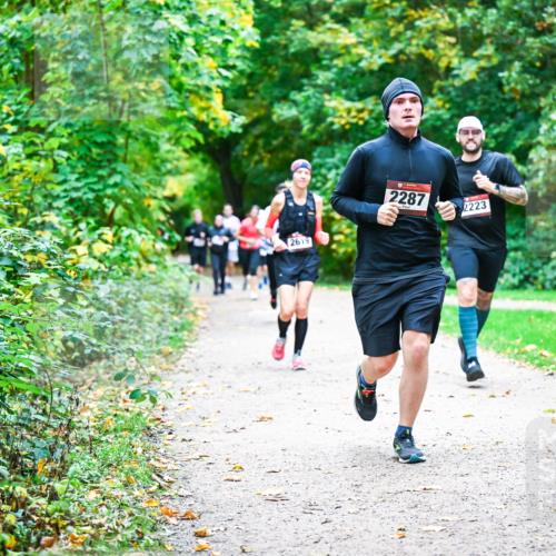 12.10.2025 - Bramfelder Halbmarathon 2025 Dr. Thomas Lammeyer http://msf.ph/oto/9356110 12.10.2025 10:55:52 Laufen 2619, 2287, 2223 meine-sportfotos.de