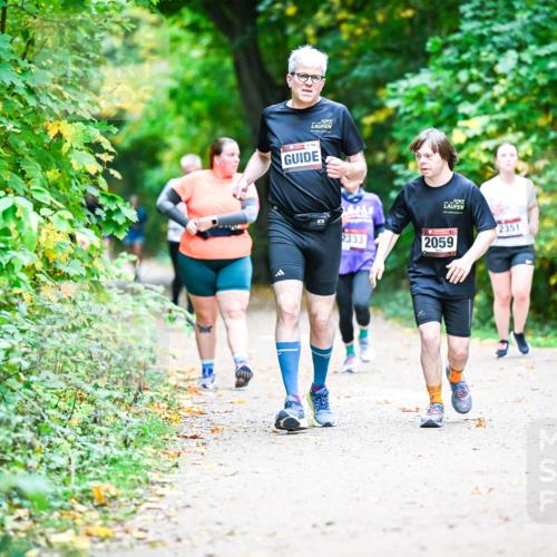 12.10.2025 - Bramfelder Halbmarathon 2025 Dr. Thomas Lammeyer http://msf.ph/oto/9356193 12.10.2025 10:56:17 Laufen 154, 2351, 2333, 2059 meine-sportfotos.de