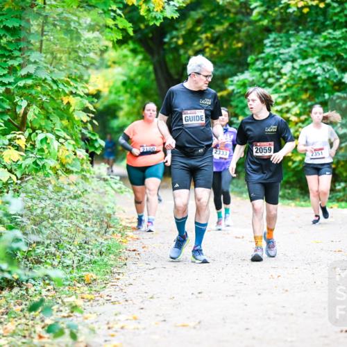 12.10.2025 - Bramfelder Halbmarathon 2025 Dr. Thomas Lammeyer http://msf.ph/oto/9356203 12.10.2025 10:56:18 Laufen 2100, 154, 2333, 2059, 2351 meine-sportfotos.de