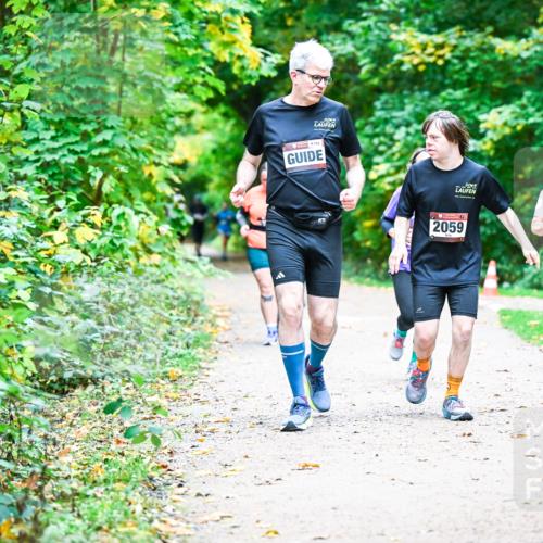 12.10.2025 - Bramfelder Halbmarathon 2025 Dr. Thomas Lammeyer http://msf.ph/oto/9356227 12.10.2025 10:56:21 Laufen 154, 2059, 2351 meine-sportfotos.de