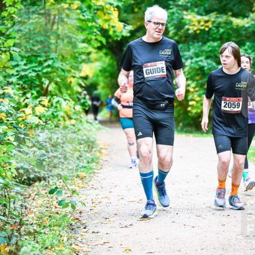 12.10.2025 - Bramfelder Halbmarathon 2025 Dr. Thomas Lammeyer http://msf.ph/oto/9356233 12.10.2025 10:56:22 Laufen 154, 2059, 2351 meine-sportfotos.de