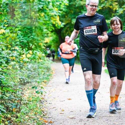12.10.2025 - Bramfelder Halbmarathon 2025 Dr. Thomas Lammeyer http://msf.ph/oto/9356241 12.10.2025 10:56:24 Laufen 154, 205 meine-sportfotos.de