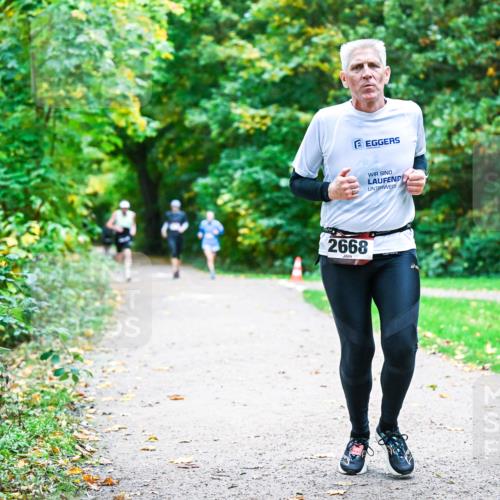 12.10.2025 - Bramfelder Halbmarathon 2025 Dr. Thomas Lammeyer http://msf.ph/oto/9356274 12.10.2025 10:56:30 Laufen 2668 meine-sportfotos.de