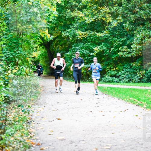 12.10.2025 - Bramfelder Halbmarathon 2025 Dr. Thomas Lammeyer http://msf.ph/oto/9356276 12.10.2025 10:56:35 Laufen 2323, 2324 meine-sportfotos.de