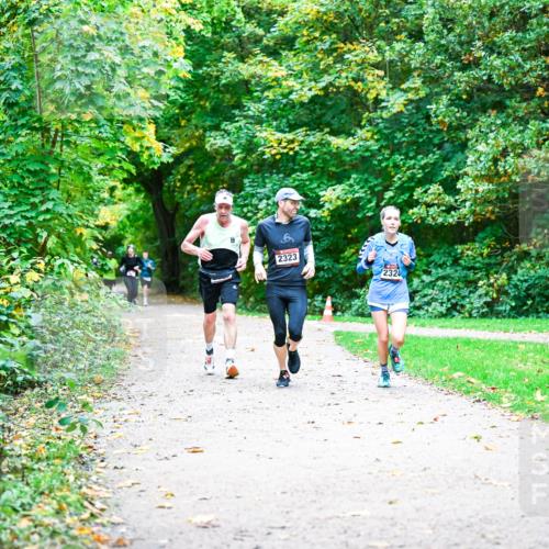 12.10.2025 - Bramfelder Halbmarathon 2025 Dr. Thomas Lammeyer http://msf.ph/oto/9356288 12.10.2025 10:56:37 Laufen 2323, 2324 meine-sportfotos.de