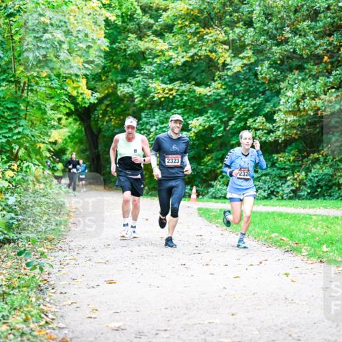 12.10.2025 - Bramfelder Halbmarathon 2025 Dr. Thomas Lammeyer http://msf.ph/oto/9356290 12.10.2025 10:56:37 Laufen 2323, 232 meine-sportfotos.de