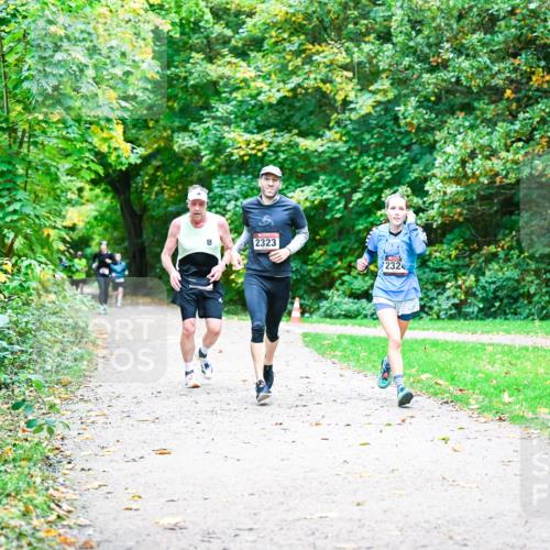 12.10.2025 - Bramfelder Halbmarathon 2025 Dr. Thomas Lammeyer http://msf.ph/oto/9356292 12.10.2025 10:56:37 Laufen 2323, 232 meine-sportfotos.de
