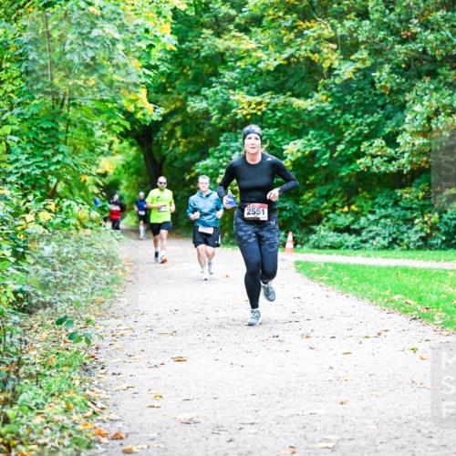 12.10.2025 - Bramfelder Halbmarathon 2025 Dr. Thomas Lammeyer http://msf.ph/oto/9356322 12.10.2025 10:56:48 Laufen 2551 meine-sportfotos.de
