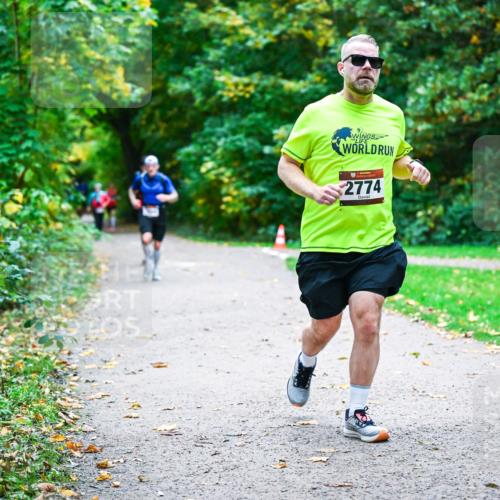 12.10.2025 - Bramfelder Halbmarathon 2025 Dr. Thomas Lammeyer http://msf.ph/oto/9356369 12.10.2025 10:56:56 Laufen 2774 meine-sportfotos.de