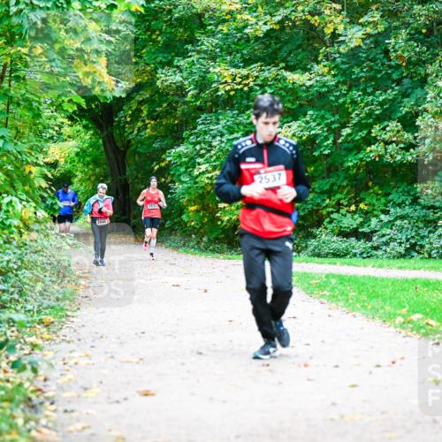 12.10.2025 - Bramfelder Halbmarathon 2025 Dr. Thomas Lammeyer http://msf.ph/oto/9356384 12.10.2025 10:57:00 Laufen 2421, 2040, 2633, 2537 meine-sportfotos.de