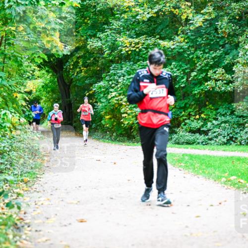 12.10.2025 - Bramfelder Halbmarathon 2025 Dr. Thomas Lammeyer http://msf.ph/oto/9356385 12.10.2025 10:57:01 Laufen 2040, 2633, 2537 meine-sportfotos.de