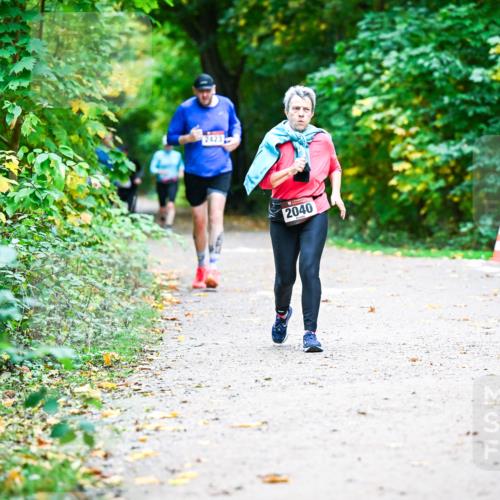 12.10.2025 - Bramfelder Halbmarathon 2025 Dr. Thomas Lammeyer http://msf.ph/oto/9356413 12.10.2025 10:57:08 Laufen 2423, 2040 meine-sportfotos.de