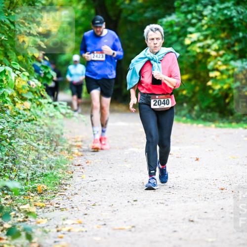 12.10.2025 - Bramfelder Halbmarathon 2025 Dr. Thomas Lammeyer http://msf.ph/oto/9356416 12.10.2025 10:57:09 Laufen 2423, 2040 meine-sportfotos.de