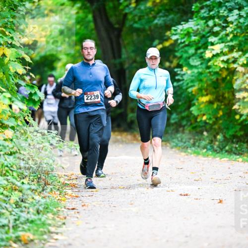 12.10.2025 - Bramfelder Halbmarathon 2025 Dr. Thomas Lammeyer http://msf.ph/oto/9356428 12.10.2025 10:57:16 Laufen 2239 meine-sportfotos.de
