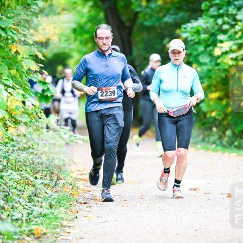 12.10.2025 - Bramfelder Halbmarathon 2025 Dr. Thomas Lammeyer http://msf.ph/oto/9356440 12.10.2025 10:57:17 Laufen 120, 1, 2239 meine-sportfotos.de