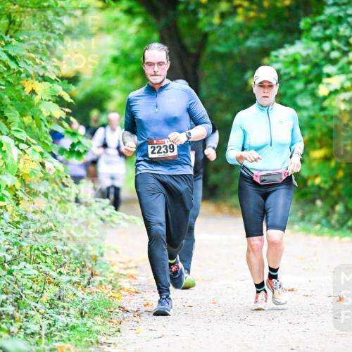 12.10.2025 - Bramfelder Halbmarathon 2025 Dr. Thomas Lammeyer http://msf.ph/oto/9356443 12.10.2025 10:57:18 Laufen 2239 meine-sportfotos.de