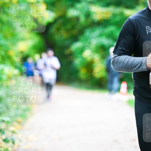 12.10.2025 - Bramfelder Halbmarathon 2025 Dr. Thomas Lammeyer http://msf.ph/oto/9356468 12.10.2025 10:57:24 Laufen 34, 11, 2215 meine-sportfotos.de