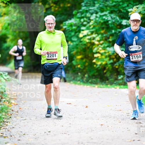 12.10.2025 - Bramfelder Halbmarathon 2025 Dr. Thomas Lammeyer http://msf.ph/oto/9356523 12.10.2025 10:57:43 Laufen 2201, 2194, 124 meine-sportfotos.de