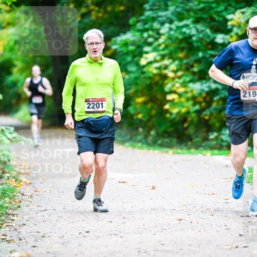 12.10.2025 - Bramfelder Halbmarathon 2025 Dr. Thomas Lammeyer http://msf.ph/oto/9356525 12.10.2025 10:57:43 Laufen 2201, 2194, 124 meine-sportfotos.de