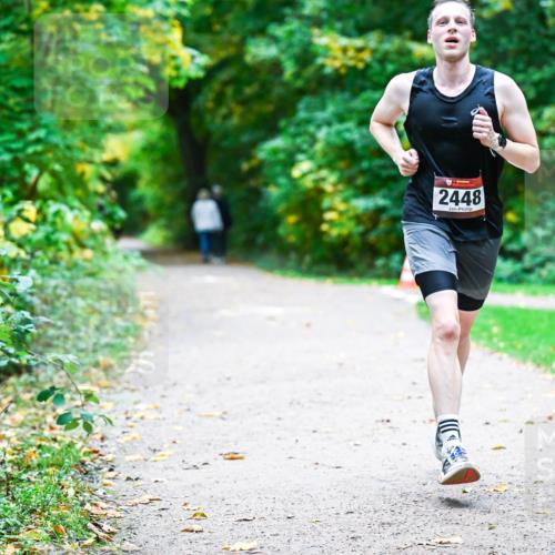12.10.2025 - Bramfelder Halbmarathon 2025 Dr. Thomas Lammeyer http://msf.ph/oto/9356572 12.10.2025 10:57:52 Laufen 2448 meine-sportfotos.de
