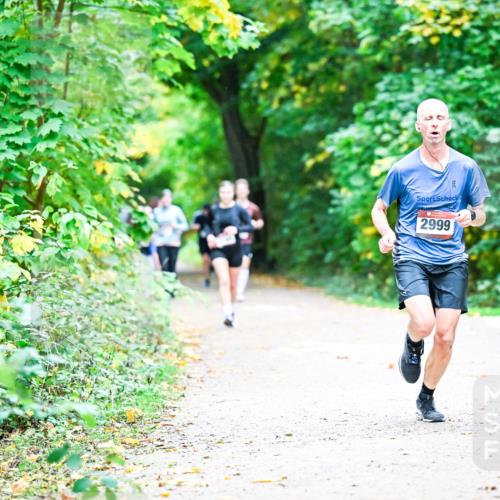 12.10.2025 - Bramfelder Halbmarathon 2025 Dr. Thomas Lammeyer http://msf.ph/oto/9356578 12.10.2025 10:58:06 Laufen 2999 meine-sportfotos.de