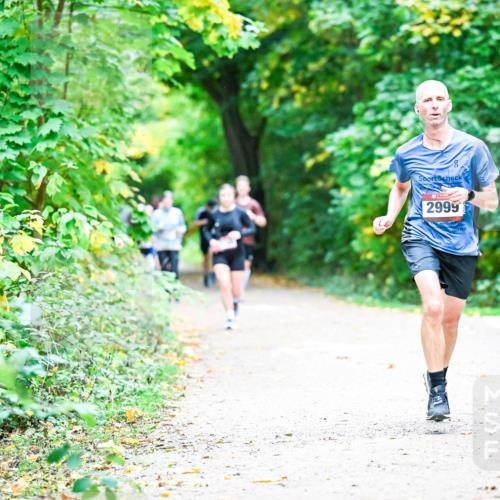 12.10.2025 - Bramfelder Halbmarathon 2025 Dr. Thomas Lammeyer http://msf.ph/oto/9356579 12.10.2025 10:58:06 Laufen 2999 meine-sportfotos.de