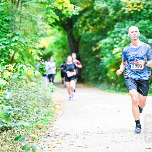 12.10.2025 - Bramfelder Halbmarathon 2025 Dr. Thomas Lammeyer http://msf.ph/oto/9356580 12.10.2025 10:58:06 Laufen 2995 meine-sportfotos.de