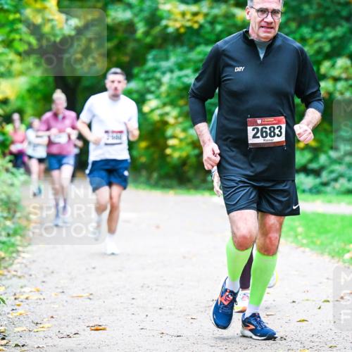 12.10.2025 - Bramfelder Halbmarathon 2025 Dr. Thomas Lammeyer http://msf.ph/oto/9356663 12.10.2025 10:58:23 Laufen 2683 meine-sportfotos.de