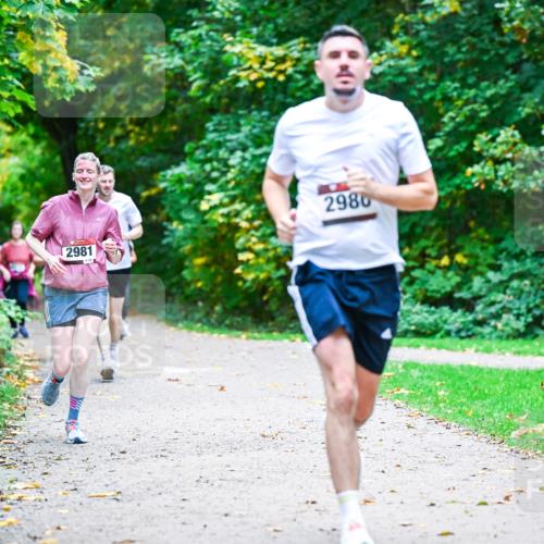 12.10.2025 - Bramfelder Halbmarathon 2025 Dr. Thomas Lammeyer http://msf.ph/oto/9356668 12.10.2025 10:58:25 Laufen 2980, 2981 meine-sportfotos.de