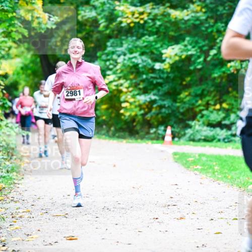 12.10.2025 - Bramfelder Halbmarathon 2025 Dr. Thomas Lammeyer http://msf.ph/oto/9356673 12.10.2025 10:58:26 Laufen 2981, 128, 2980 meine-sportfotos.de